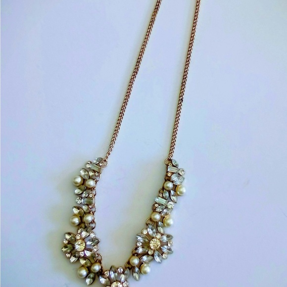 Elegant Floral Pearl Fashion Necklace Women’s OS Gold - Picture 3 of 7